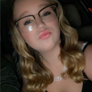 Meet your Posher, Caylee